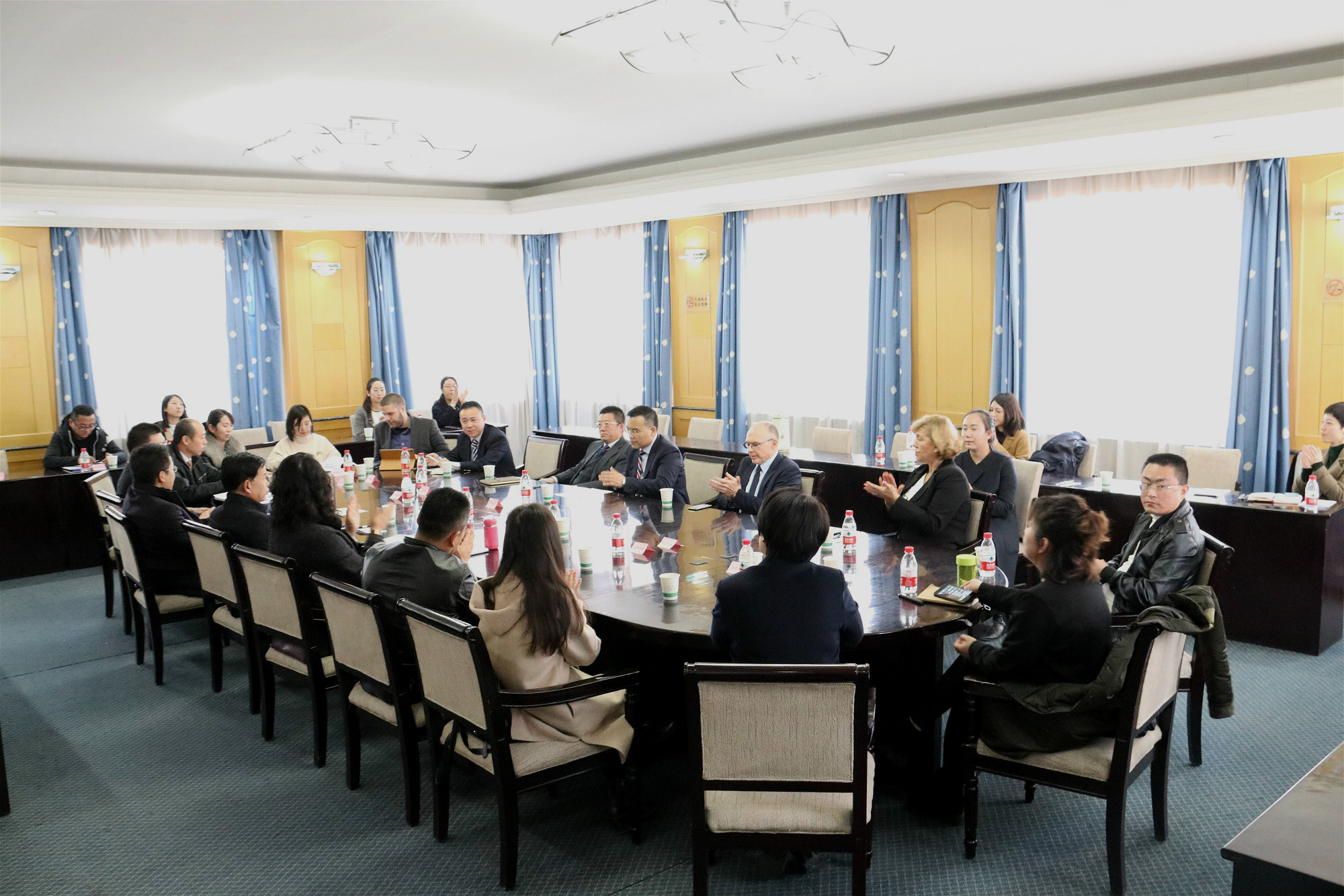 參會(huì)人員_1.jpg 參會(huì)人員_1.jpg