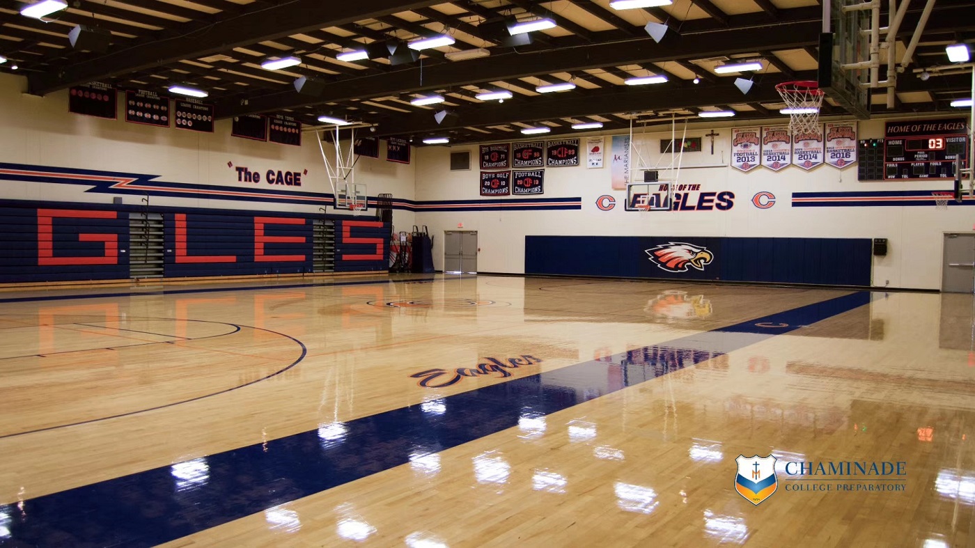 10-1查米納德預(yù)備高中室內(nèi)體育場.jpg 10-1查米納德預(yù)備高中室內(nèi)體育場.jpg